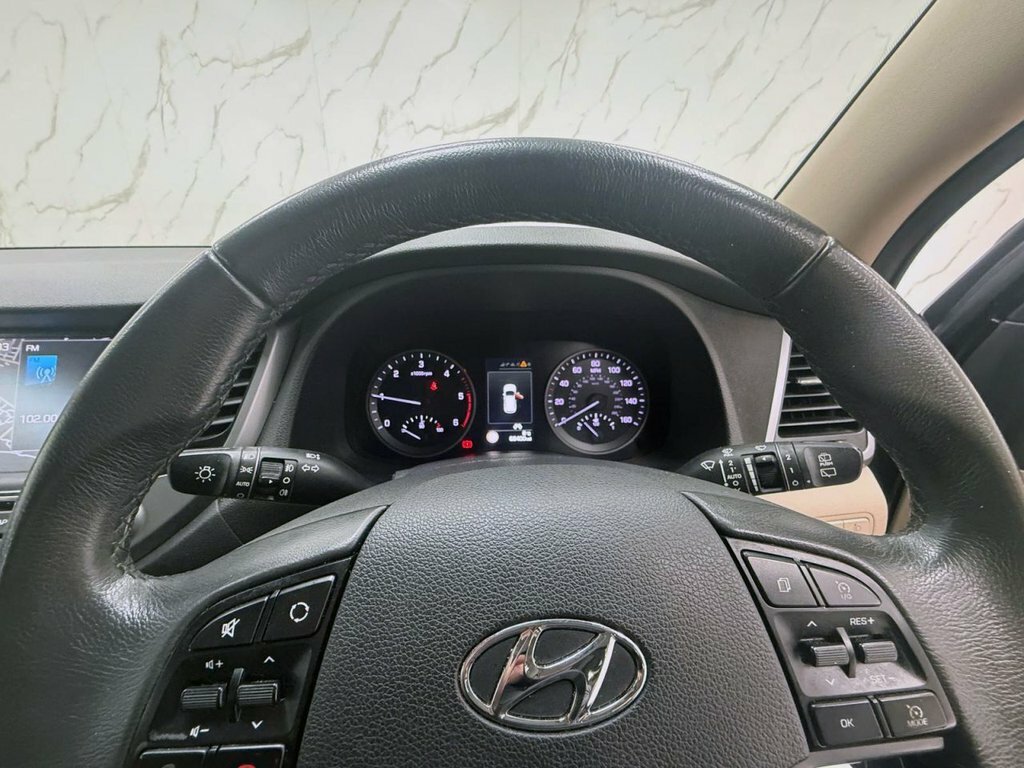 Hyundai Tucson 1.7 Crdi Se Blue Drive 114 Bhp Beige #16