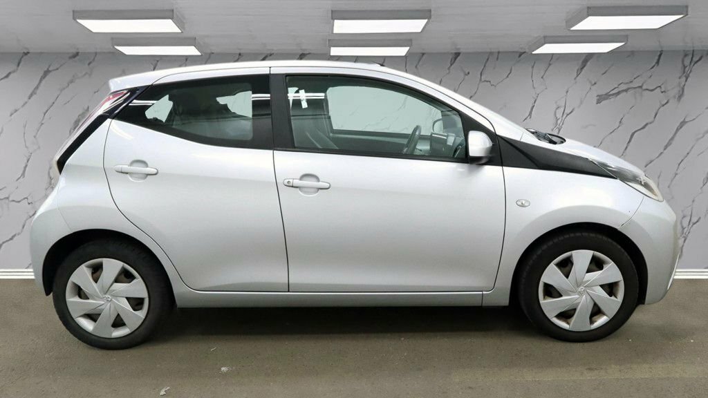 Toyota Aygo 1L X-play Silver #5
