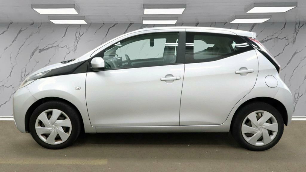 Toyota Aygo 1L X-play Silver #6