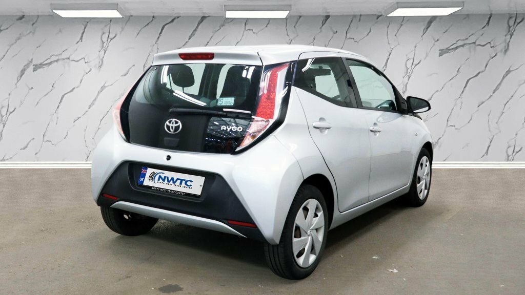 Toyota Aygo 1L X-play Silver #4