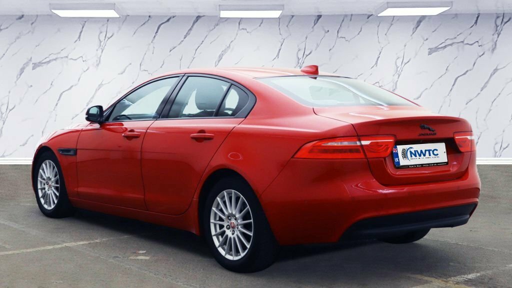 Jaguar XE 2L Se Red #3