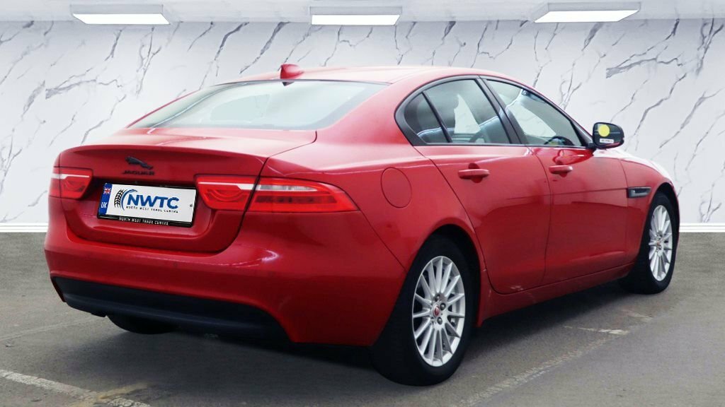 Jaguar XE 2L Se Red #4