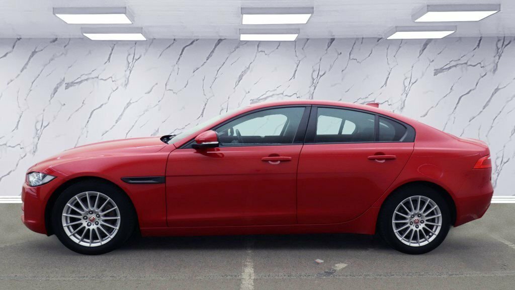 Jaguar XE 2L Se Red #6