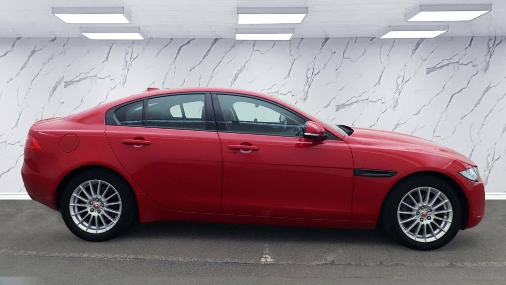 Jaguar XE 2L Se Red #5