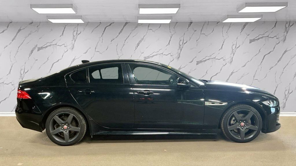 Jaguar XE 2L R-sport Black #4