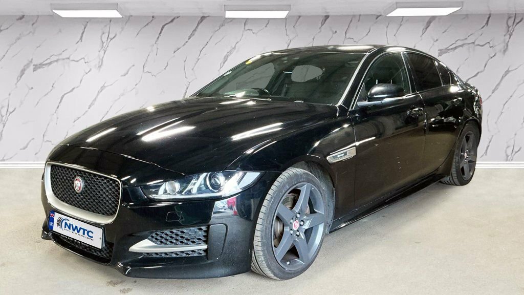 Jaguar XE 2L R-sport Black