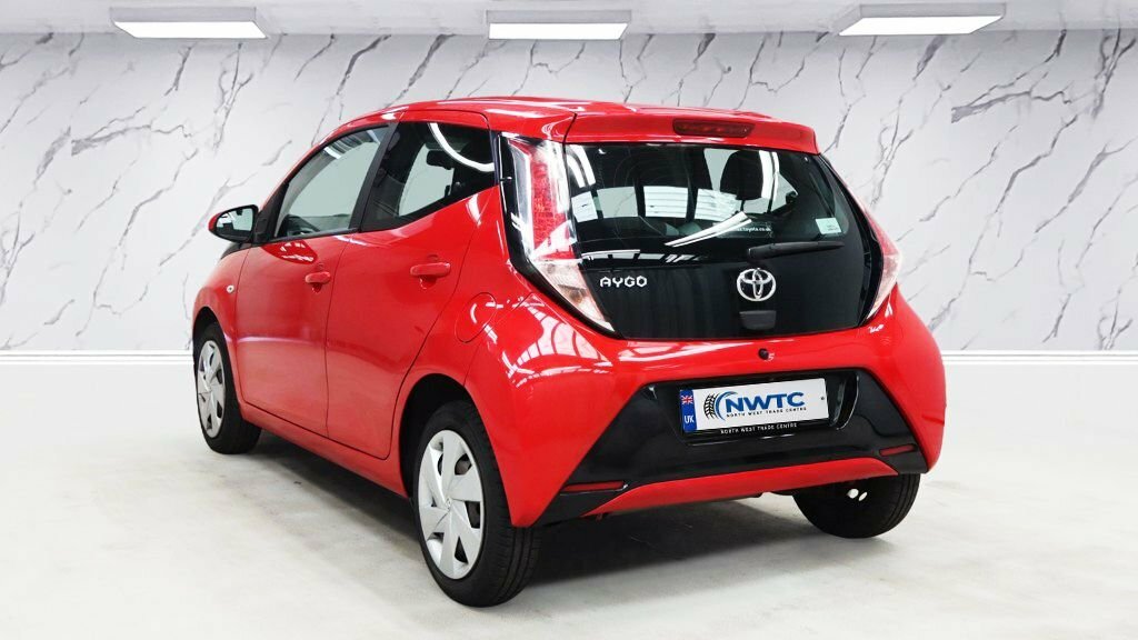 Toyota Aygo 1L X-play Red #2