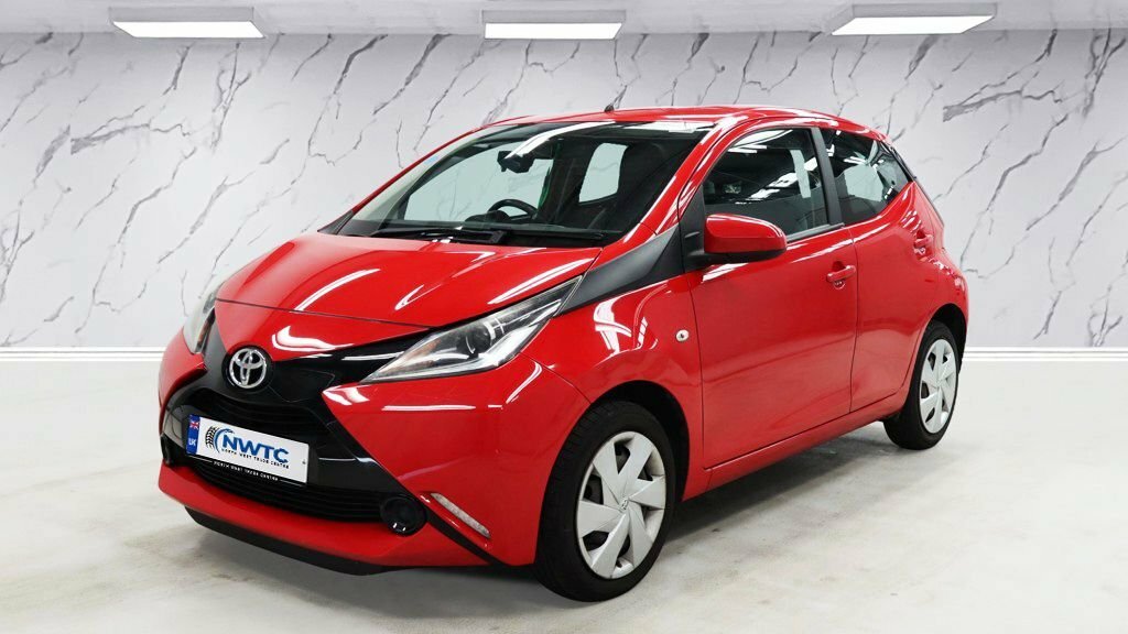 Toyota Aygo 1L X-play Red