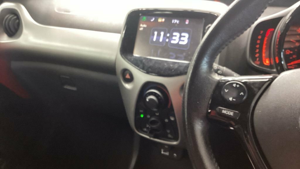 Toyota Aygo 1L X-play Red #6