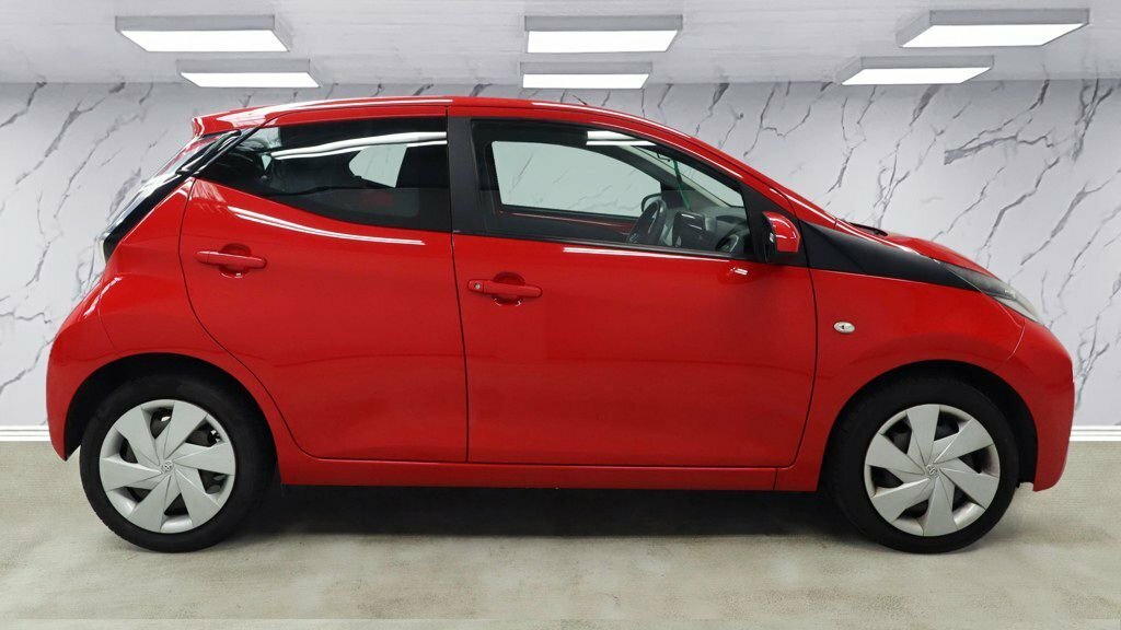 Toyota Aygo 1L X-play Red #4