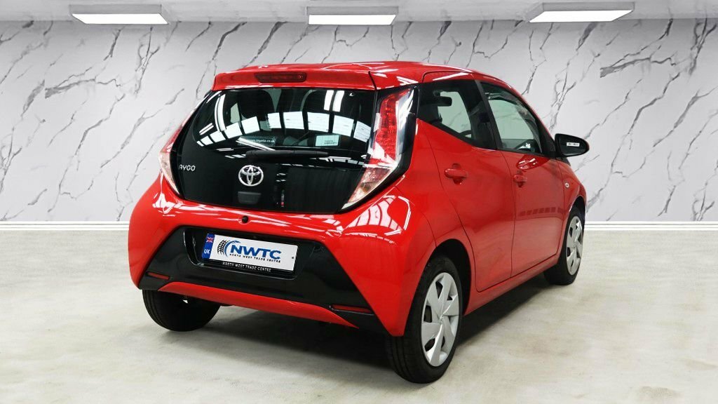 Toyota Aygo 1L X-play Red #3