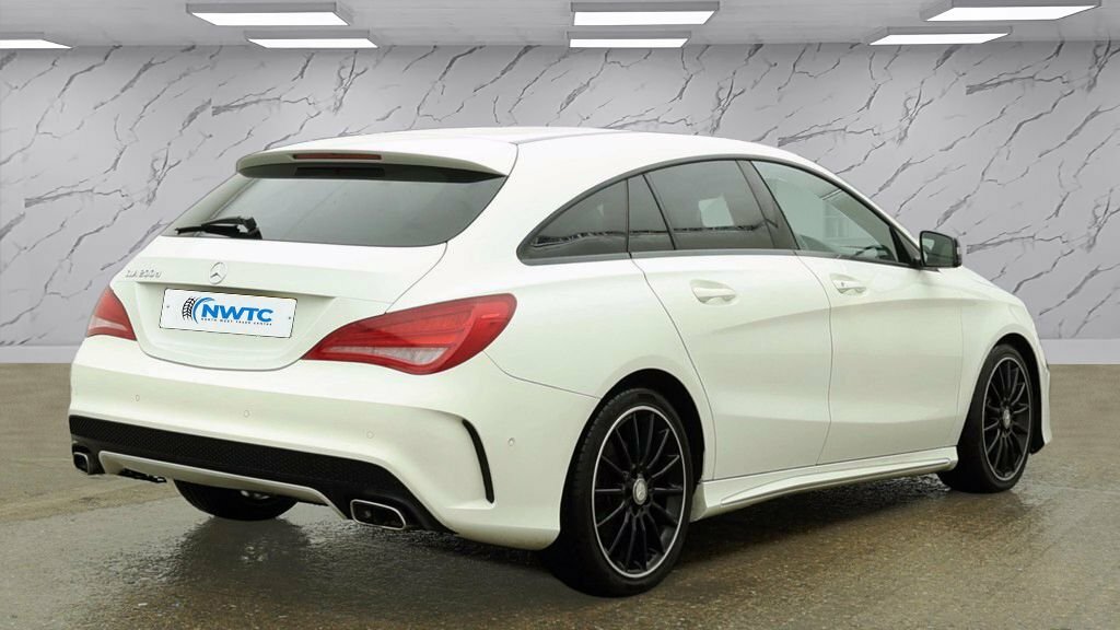 Mercedes-Benz CLA Class 2.1L Amg Sport White #4