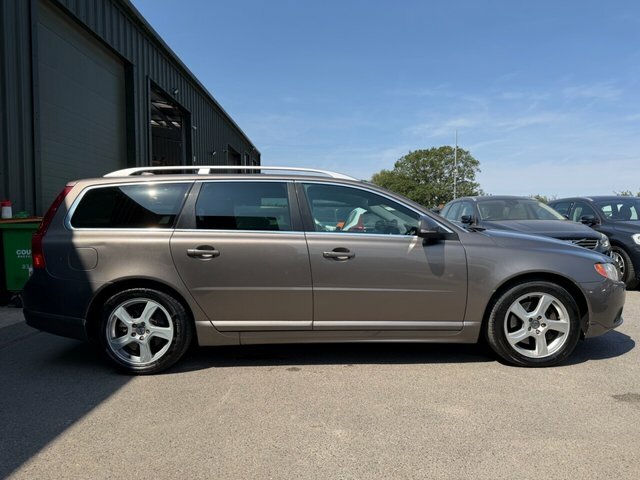 Volvo V70 2.4 D5 Se Lux Estate Geartronic Euro 5 Grey #2