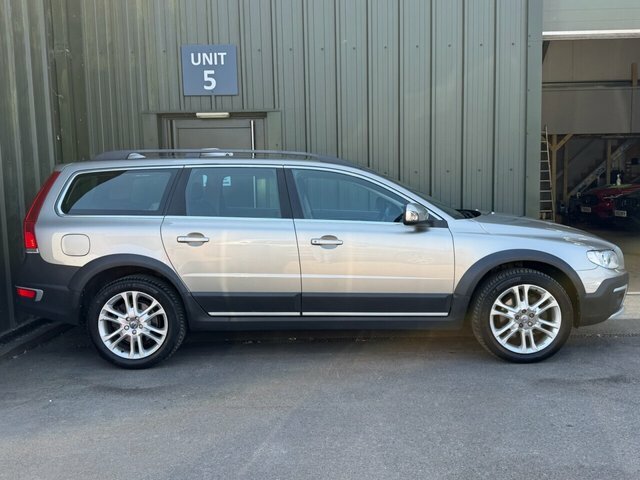 Volvo XC70 2.4 D4 Se Lux Estate Awd Euro 6 Gold #3
