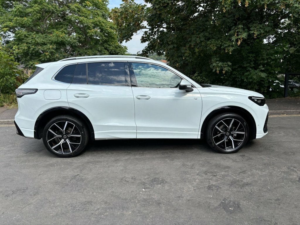 Volkswagen Tiguan 1.5L R-line YC74OPG White #2