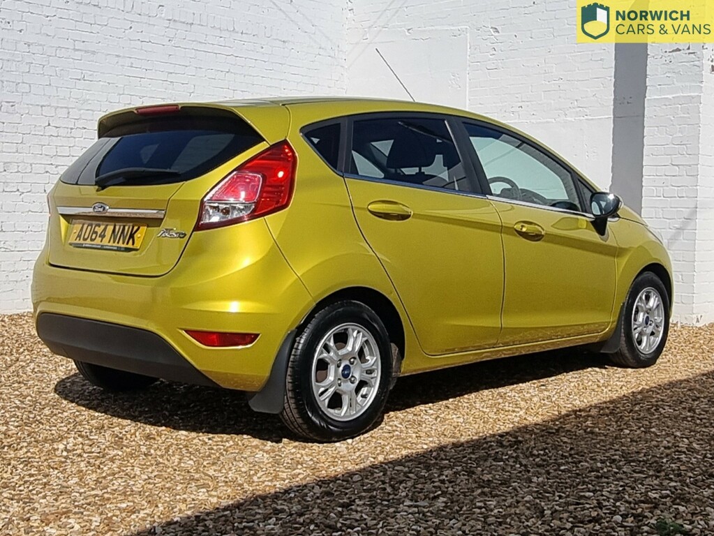 Ford Fiesta 1.6 Tdci Econetic Titanium 2014 AO64NNK Yellow #4