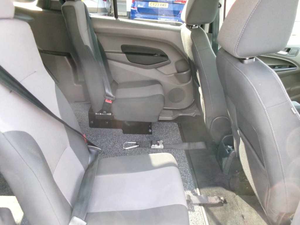Ford Grand Tourneo Connect 1.5L Titanium Silver #2