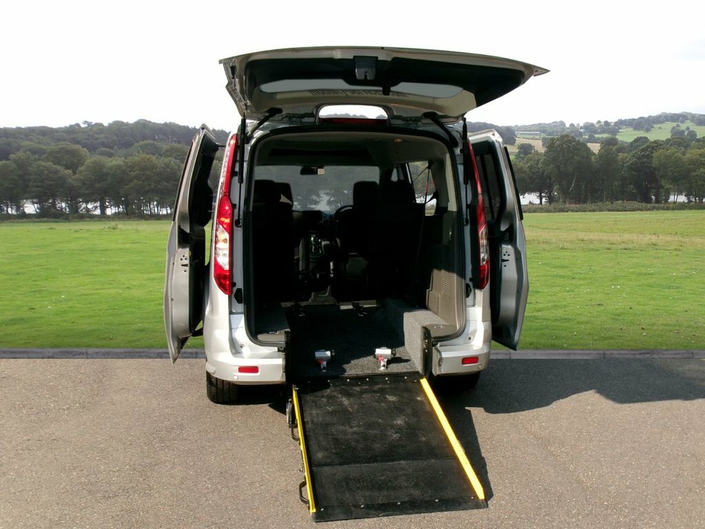 Ford Grand Tourneo Connect 1.5L Titanium Silver #2