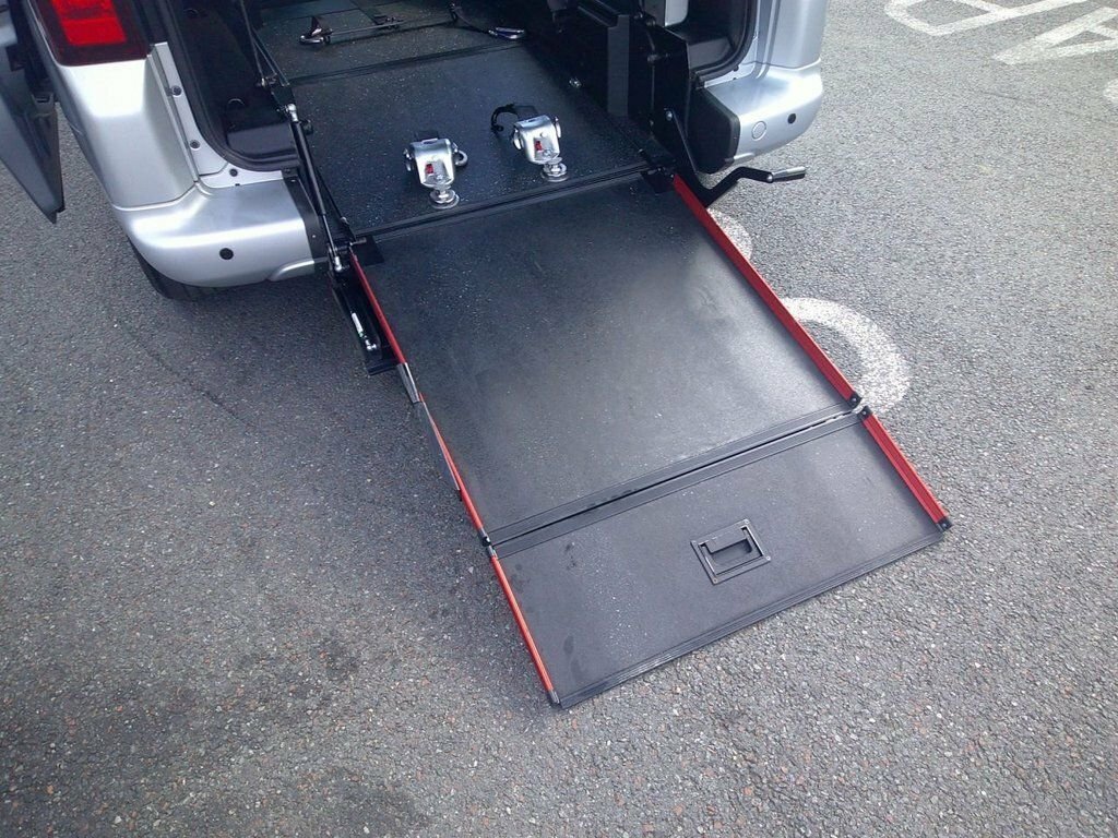 Peugeot Partner Tepee 1.6L Allure Silver #6