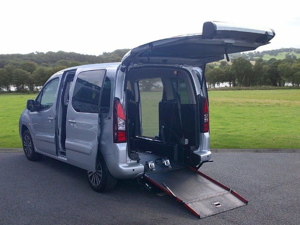 Peugeot Partner Tepee 1.6L Allure Silver #2