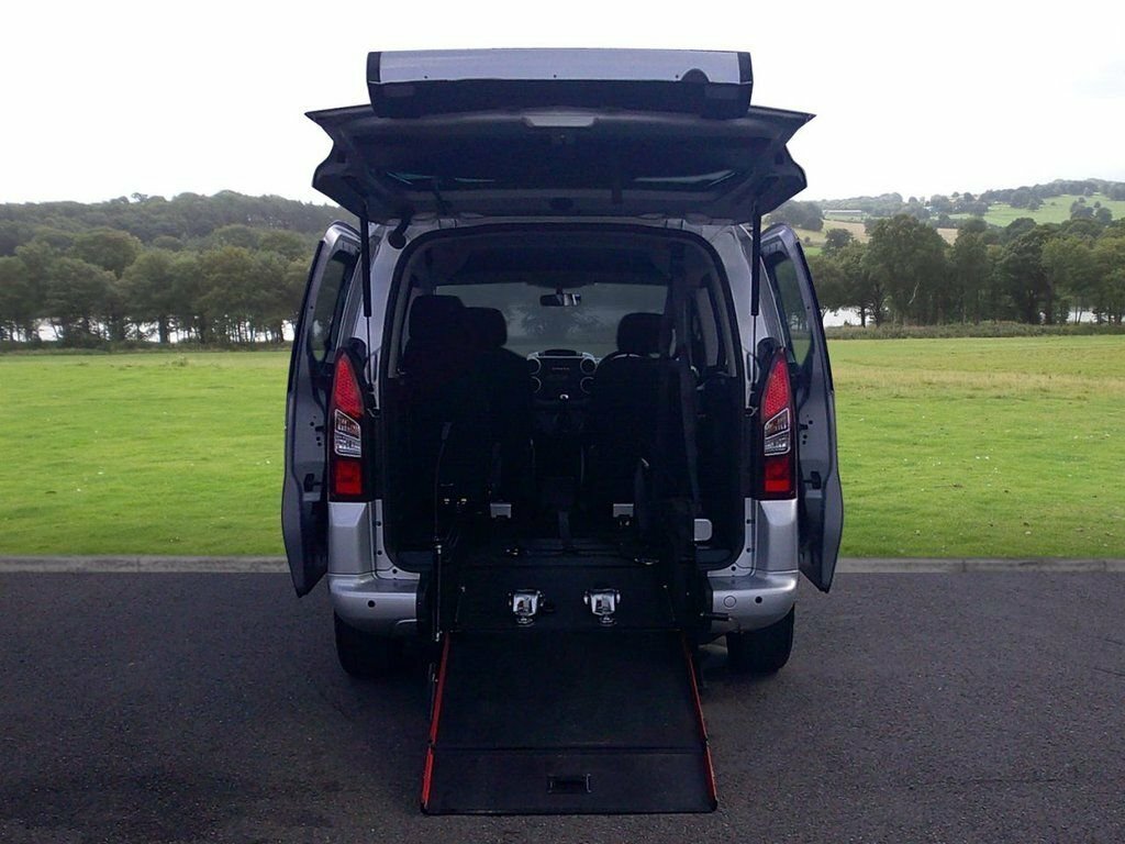 Peugeot Partner Tepee 1.6L Allure Silver #3