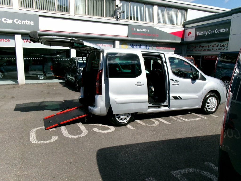 Peugeot Partner Tepee 1.6L Allure Silver #4
