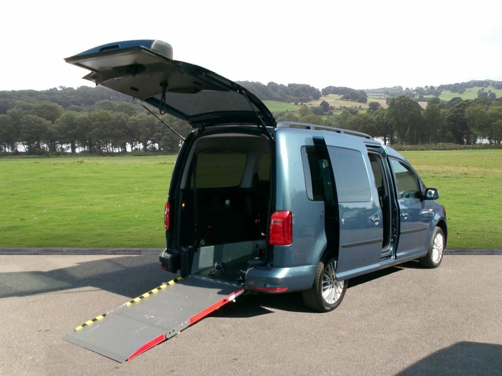 Volkswagen Caddy Maxi Life Mpv Green