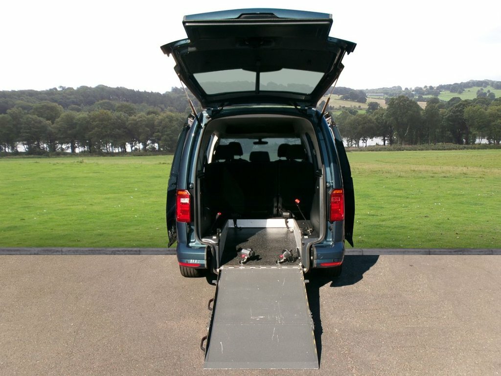 Volkswagen Caddy Maxi Life Mpv Green #2