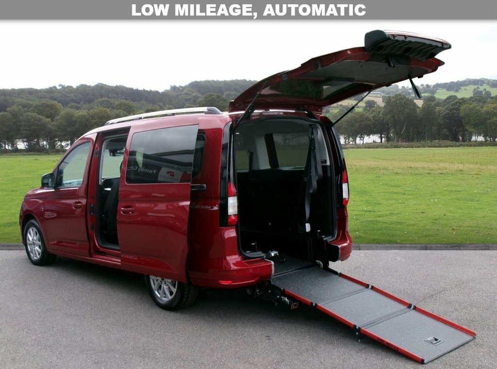 Ford Grand Tourneo Connect 2L Titanium Red