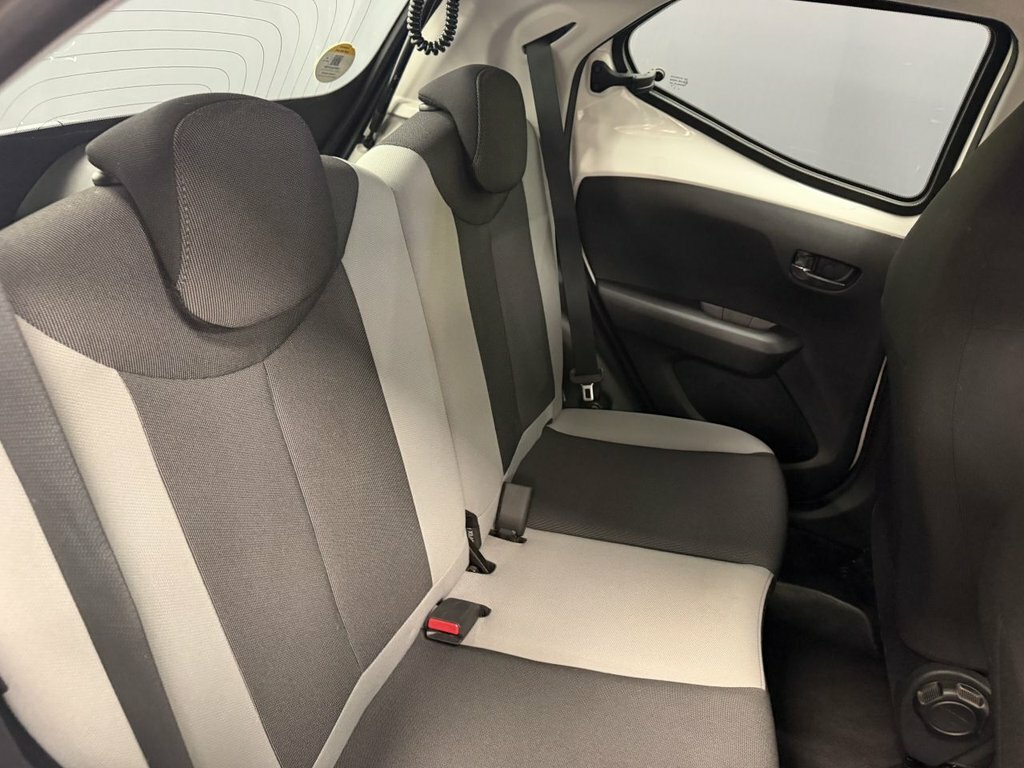 Toyota Aygo 1.0 Vvt-i X-cite 3 Yellow #31