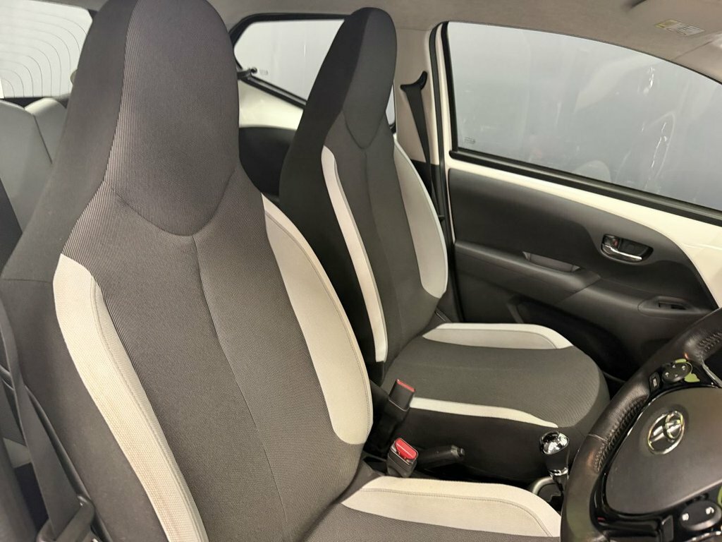 Toyota Aygo 1.0 Vvt-i X-cite 3 Yellow #19