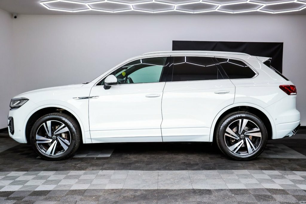Volkswagen Touareg 3L R-line Tech White #6