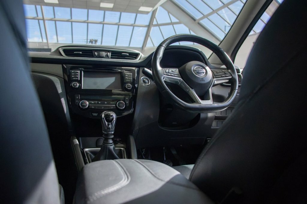 Nissan Qashqai 1.2L Tekna VF17OWD Black #2