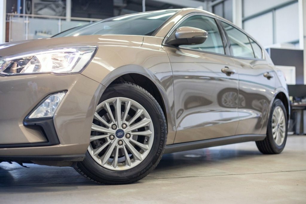 Ford Focus 1L Titanium Silver #5