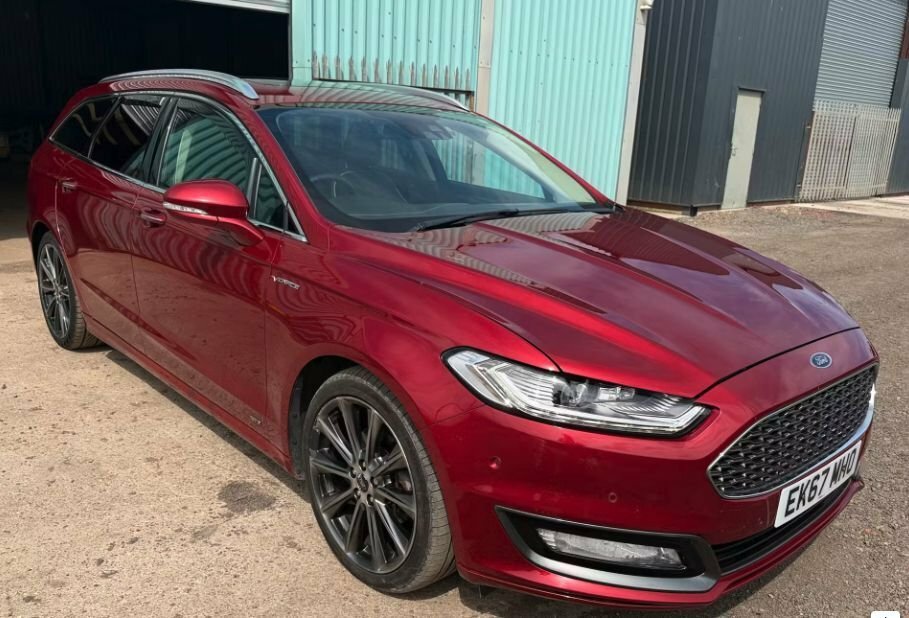 Ford Mondeo 2L Vignale Red