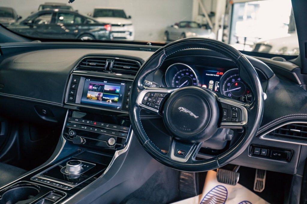 Jaguar XE 3L S Orange