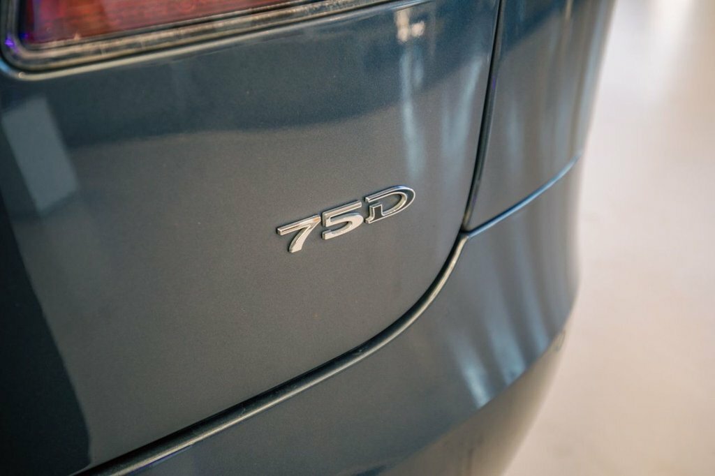Tesla Model S Hatchback BL17OZB Silver #4