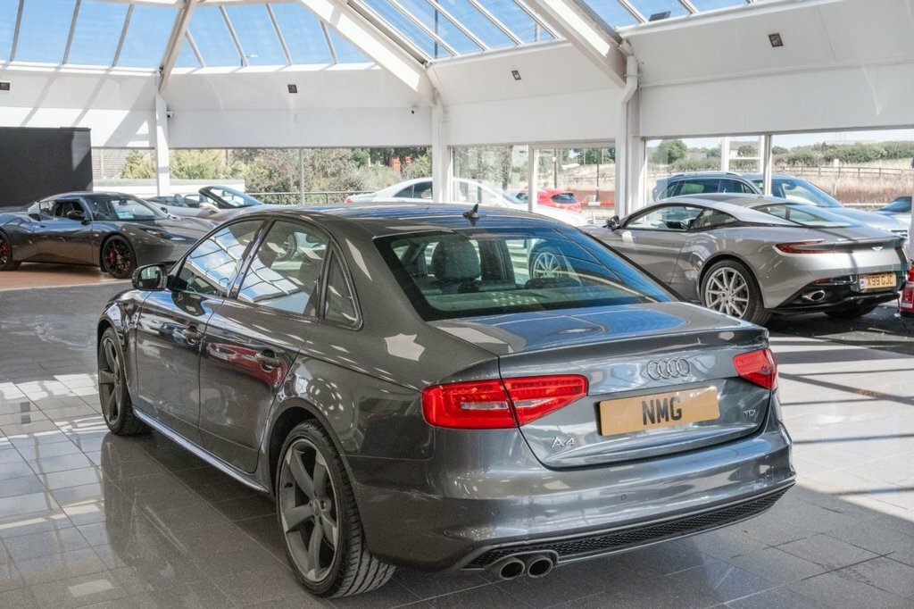 Audi A4 2L Black Edition Grey #4