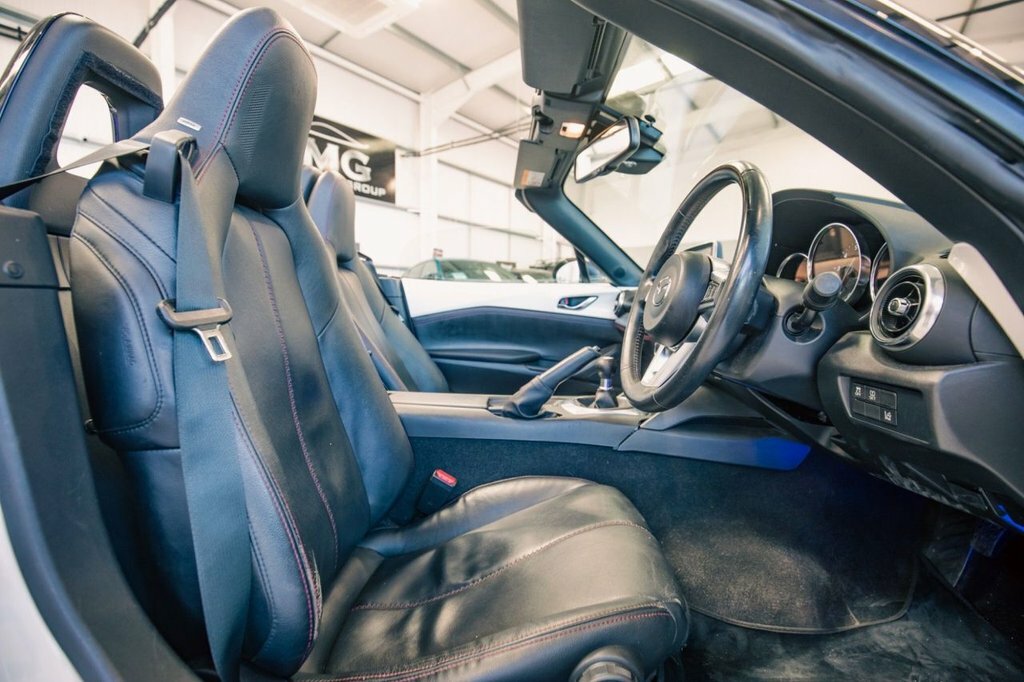 Mazda MX-5 2L Sport Nav White