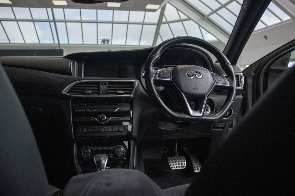 Infiniti Q30 2.2L Sport Black #2