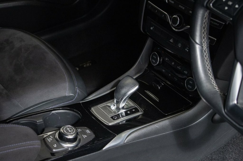 Infiniti Q30 2.2L Sport Black #3