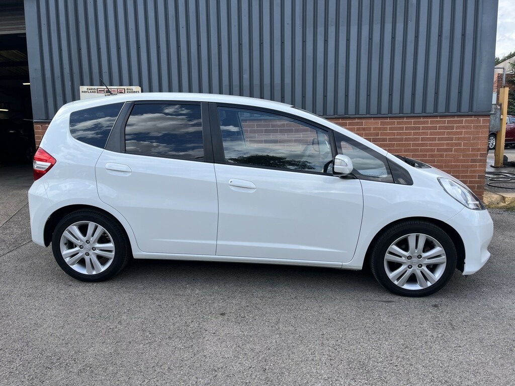 Honda Jazz 1.4 I-vtec Es Plus White #2