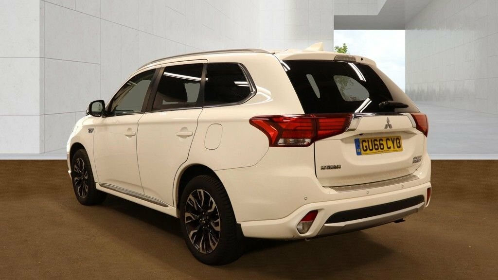 Mitsubishi Outlander 2.0H 12Kwh Gx4h Suv Plug-in Hybrid Cvt White #2