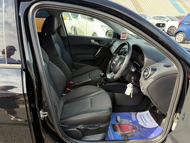 Audi A1 Tfsi Sport Sportback Black #4