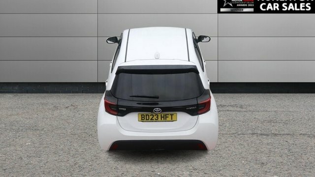 Toyota Yaris 1.5 Vvt-h Design Hatchback Hybrid E-cvt White #4