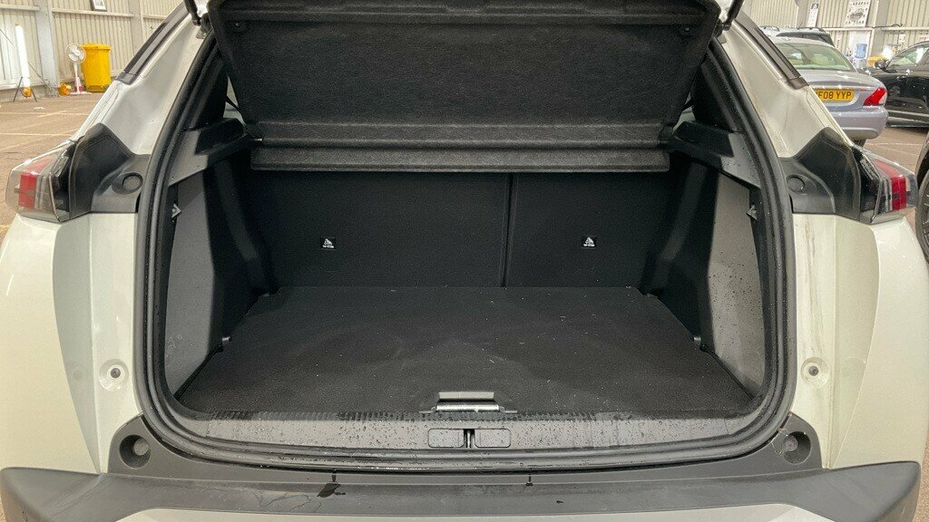Peugeot 2008 1.2 Puretech Allure Premium Grey #22