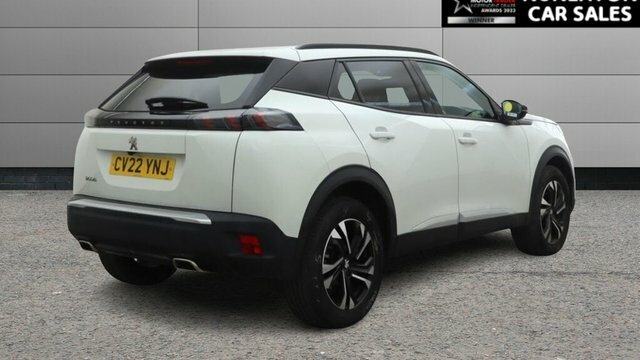 Peugeot 2008 1.2 Puretech Allure Premium Suv White #3