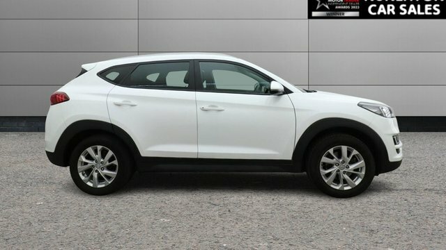 Hyundai Tucson 1.6 Gdi Se Nav Suv Euro 6 Ss White #2