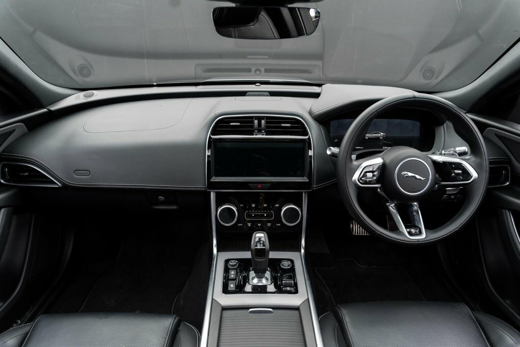 Jaguar XE 2.0 P250 R-dynamic Black Cwvehiclemarketing Black #24