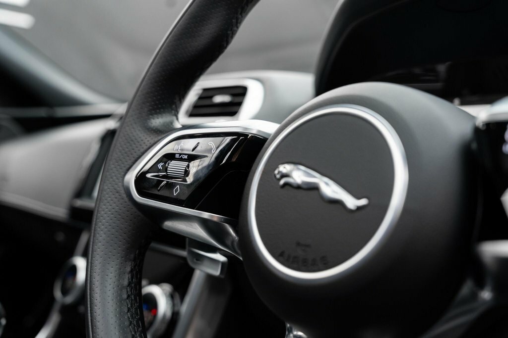 Jaguar XE 2.0 P250 R-dynamic Black Cwvehiclemarketing Black #32
